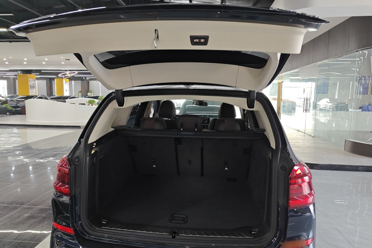 宝马X3 2021款 xDrive30i 领先型 M运动套装机舱底盘23