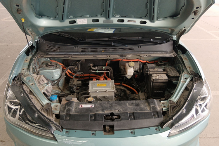 哪吒汽车 哪吒V 2021款 标准续航娱乐版升级型机舱底盘24