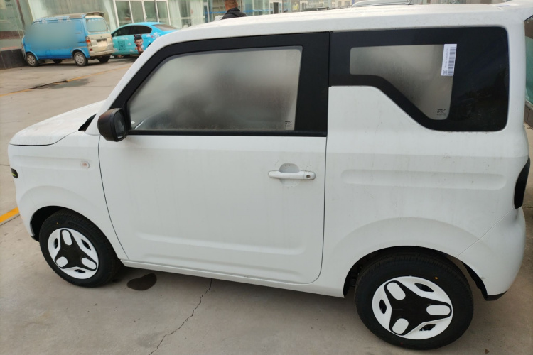 吉利银河 熊猫 2025款 210km 元气熊车身外观4