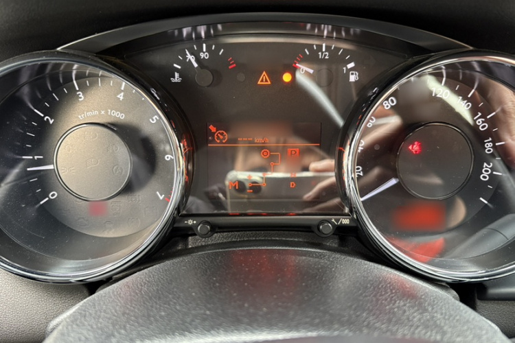 标致3008 2016款 1.6THP 自动经典版局部细节14