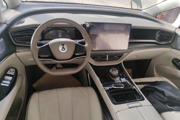 腾势D9 2022款 DM-i 1040 尊贵型中控内饰12