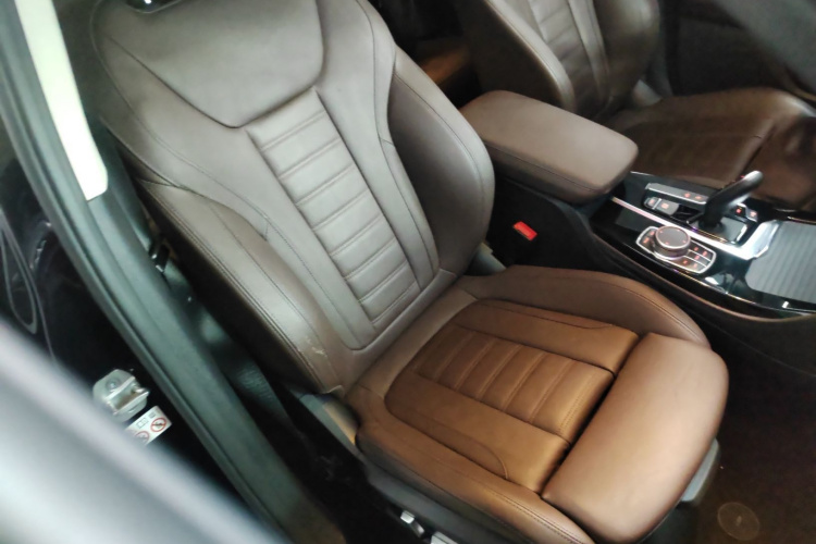 宝马X4 2021款 xDrive 25i M运动套装局部细节41