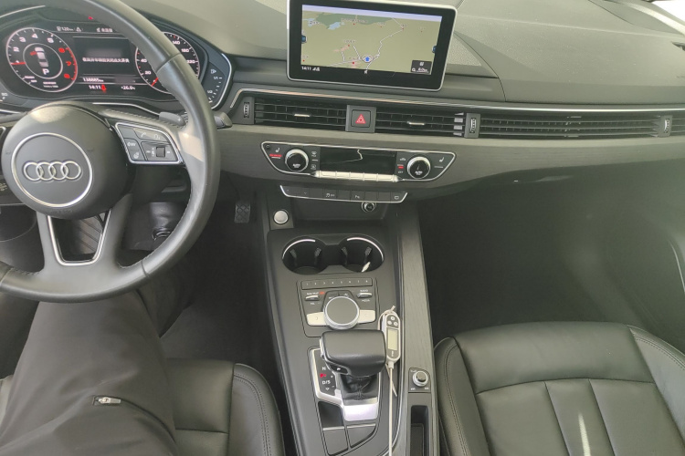 奥迪A4L 2017款 Plus 40 TFSI 风尚型中控内饰12