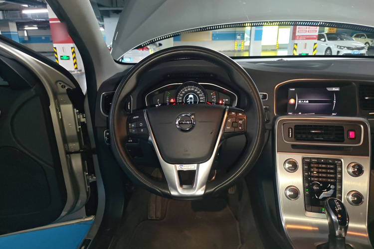 沃尔沃S60 2019款 S60L 改款 T5 智进进阶版局部细节13