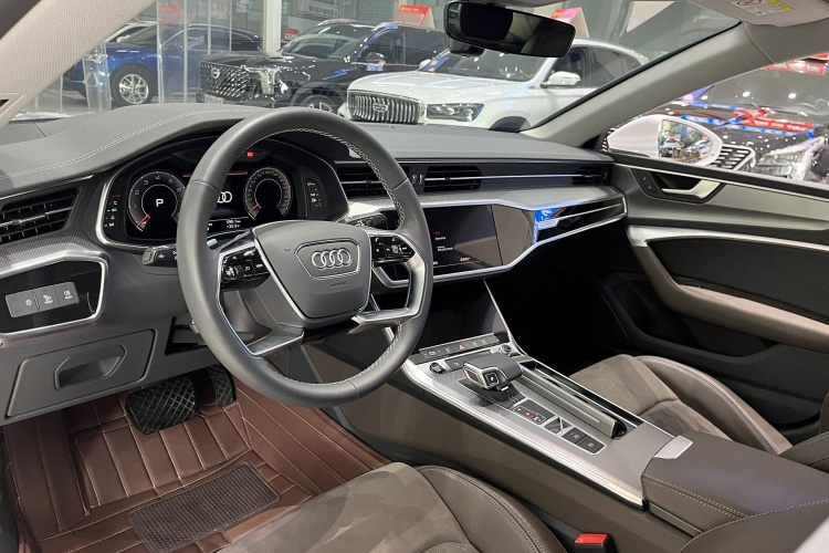 奥迪A7L 2024款 45TFSI quattro S-line 见远型 流晶套装中控内饰7002