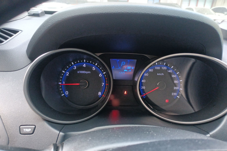 北京现代ix35 2010款 2.0L 自动四驱尊贵版GLS局部细节14