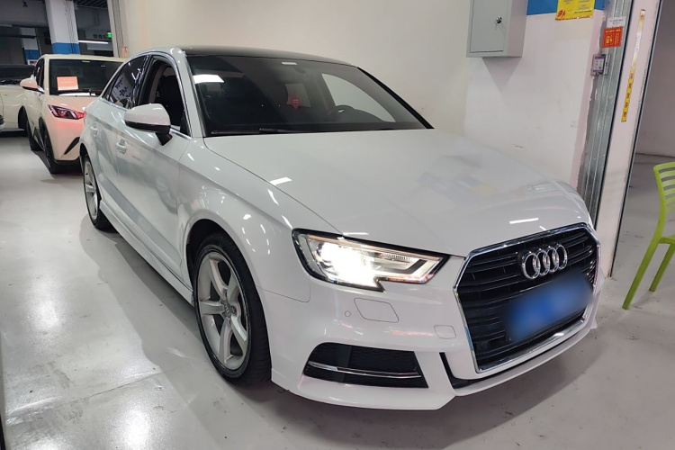 奥迪A3 2018款 30周年年型 Limousine 35 TFSI 时尚型车身外观3