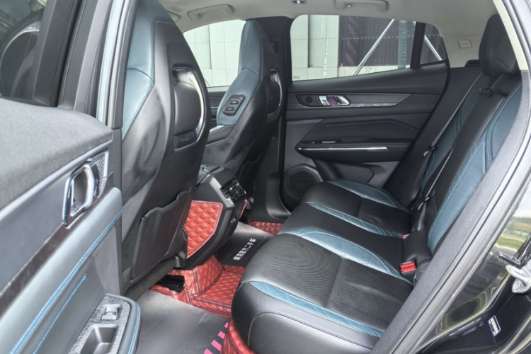 领克05 2022款 2.0TD 两驱耀Halo中控内饰7014