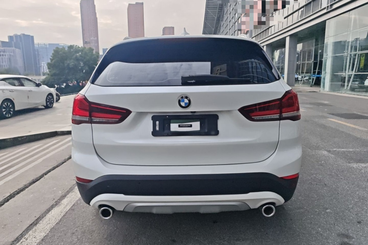 宝马X1 2020款 sDrive20Li 尊享型车身外观6004