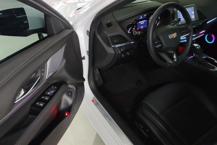 凯迪拉克CT4 2023款 28T 豪华型中控内饰20