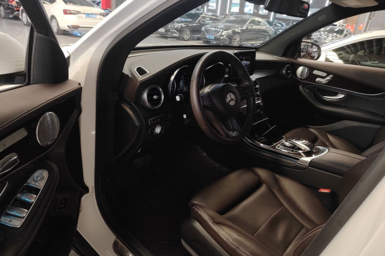 奔驰GLC 2018款 GLC 260 4MATIC 豪华型中控内饰20