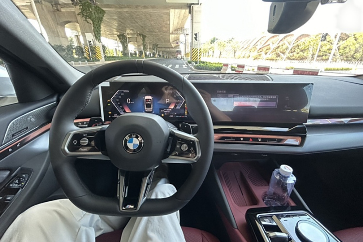 宝马5系 2025款 530Li 领先型 M运动套装局部细节13