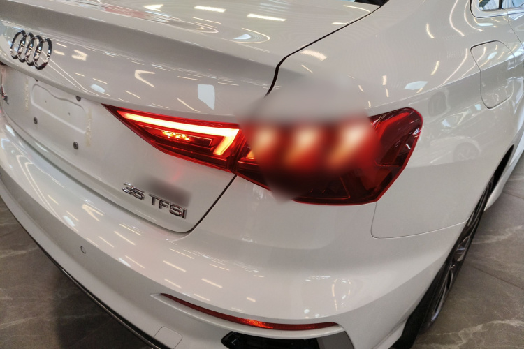 奥迪A3 2024款 A3L Limousine 35 TFSI 时尚运动型车身外观9