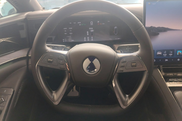 腾势Z9 2024款 1100km 四驱Ultra版中控内饰13