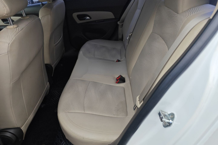 雪佛兰 科鲁兹 2015款 1.5L 经典 SE MT中控内饰21