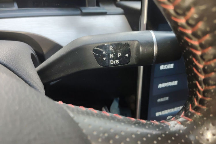 哪吒汽车 哪吒V 2021款 长续航娱乐版升级型局部细节18