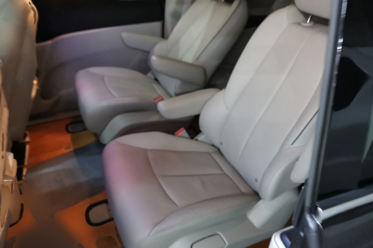 别克GL8 2021款 陆上公务舱 652T 豪华型中控内饰21