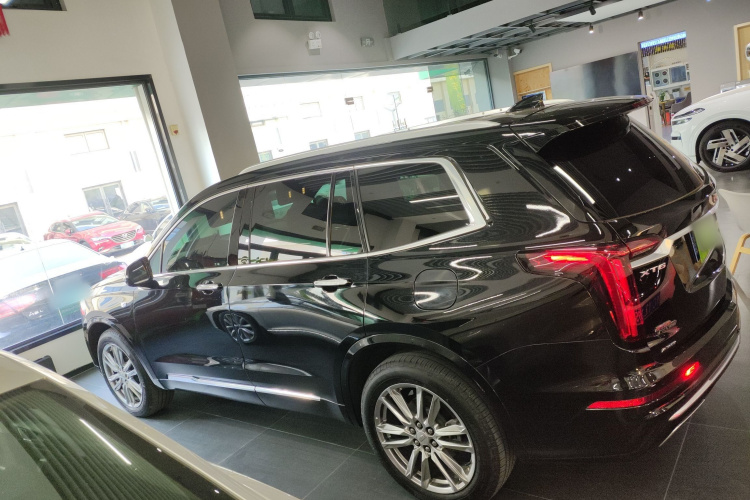 凯迪拉克XT6 2021款 2.0T 六座四驱豪华型车身外观4