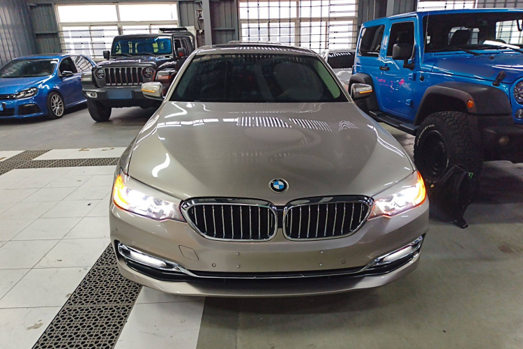 宝马5系 2018款 525Li 豪华套装车身外观2