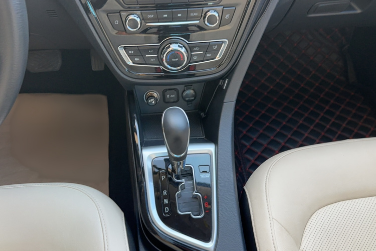 长安 悦翔V7 2016款 1.6L 自动乐享型 国V局部细节18