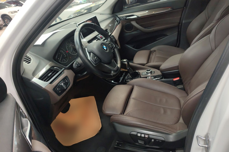 宝马X1 2016款 sDrive20Li 豪华型中控内饰19