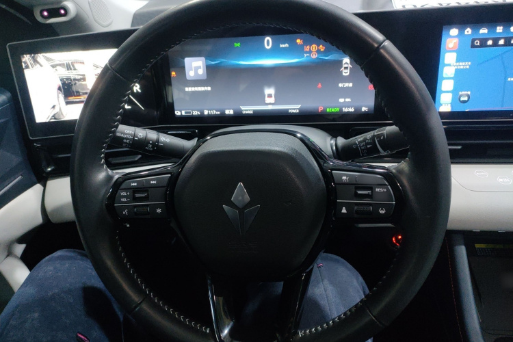 灵悉L 2025款 头号玩家版+超级加倍选装包中控内饰13