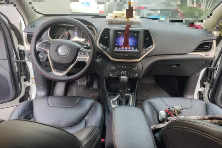 Jeep 自由光 2017款 2.0L 优越版中控内饰7002