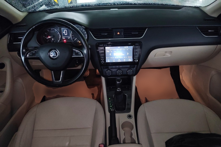 斯柯达 明锐 2016款 1.6L 自动智行版中控内饰12