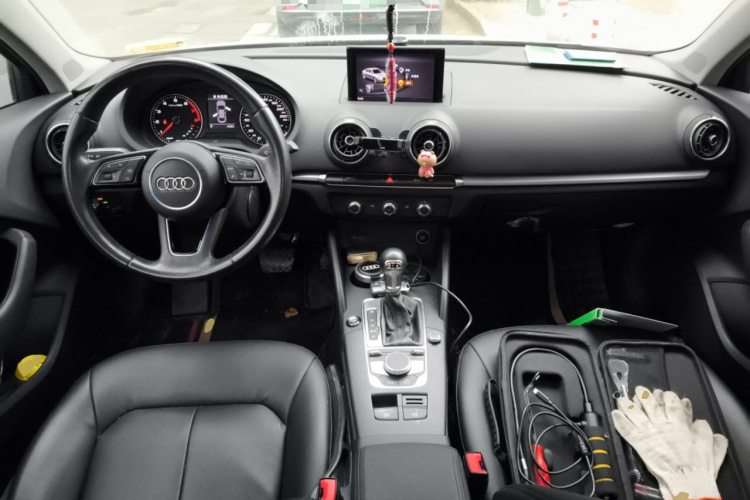 奥迪A3 2018款 30周年年型 Limousine 35 TFSI 进取型中控内饰12