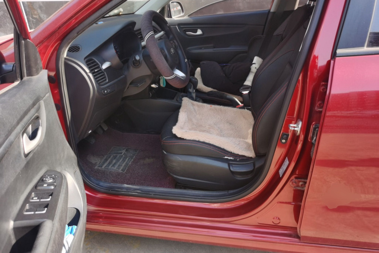 起亚K2 2017款 三厢 1.4L MT GLS中控内饰19