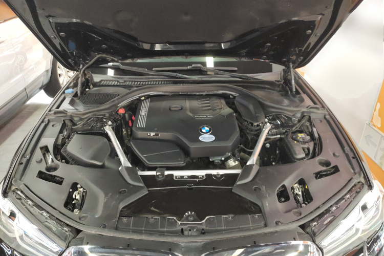 宝马5系 2021款 525Li M运动套装机舱底盘24