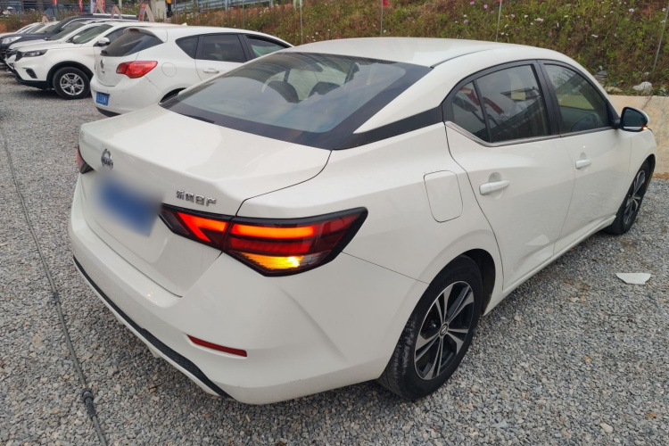 日产 轩逸 2021款 1.6L XL CVT悦享版车身外观7