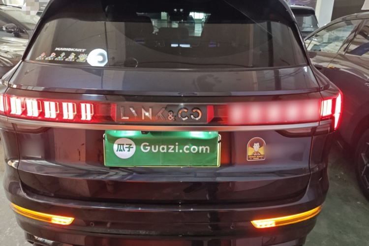 领克09 EM-P 2023款 2.0TD EM-P 四驱亚运行政版 五座车身外观6