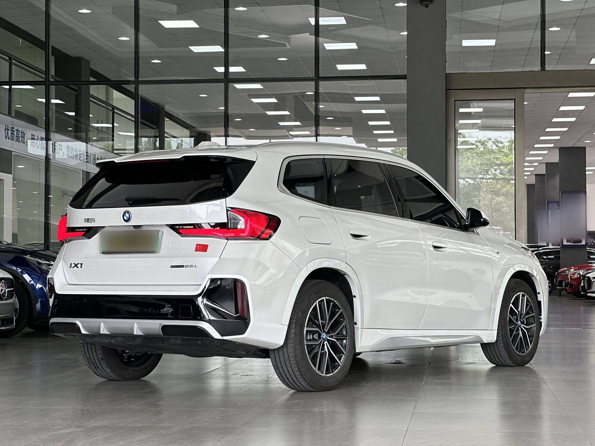 宝马iX1 2023款 eDrive25L M运动套装