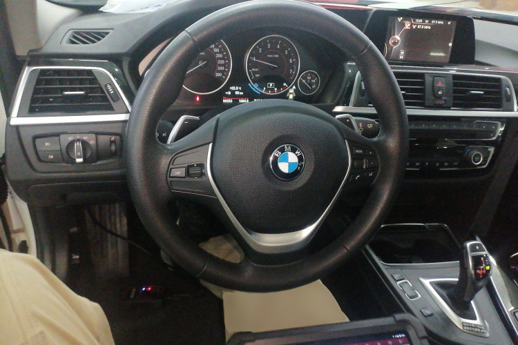 宝马3系 2017款 320Li M运动型中控内饰13