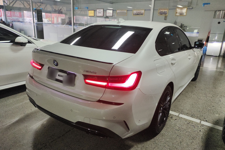 宝马3系 2021款 改款二 325i M运动曜夜套装车身外观7