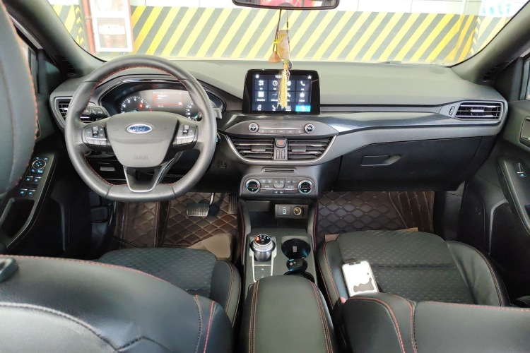 福特 福克斯 2019款 三厢 EcoBoost 180 自动ST Line中控内饰12
