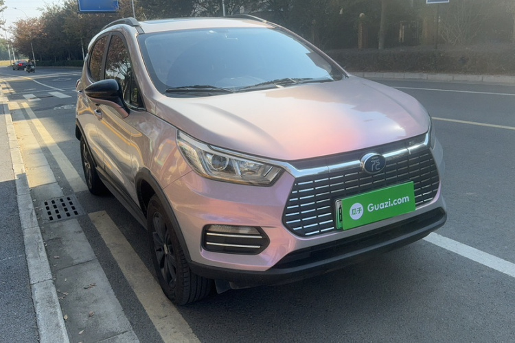 比亚迪 元新能源 2018款 EV360 智联炫酷型车身外观6004