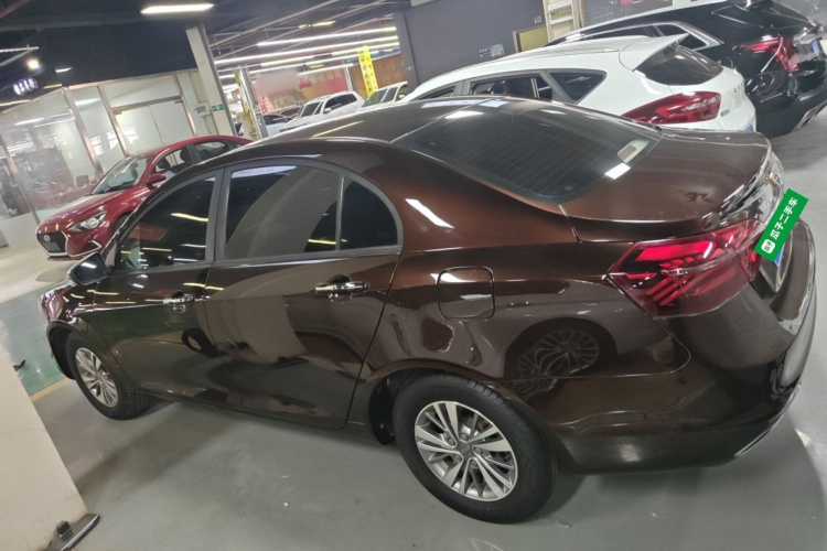 吉利汽车 帝豪 2018款 1.5L 手动豪华型车身外观4