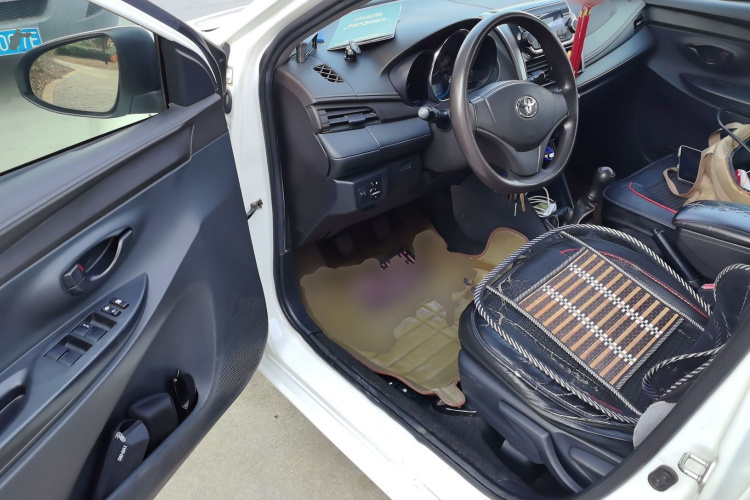 丰田 威驰 2014款 1.3L 手动型尚版中控内饰20