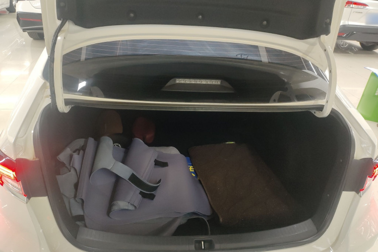 丰田 卡罗拉 2023款 1.8L 智能电混双擎 精英版机舱底盘23