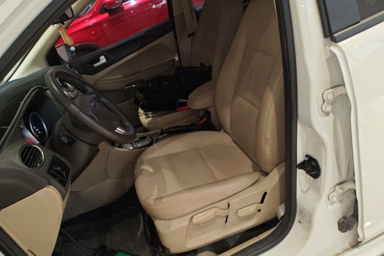 福特 福克斯 2013款 两厢经典 1.8L 自动时尚型局部细节19