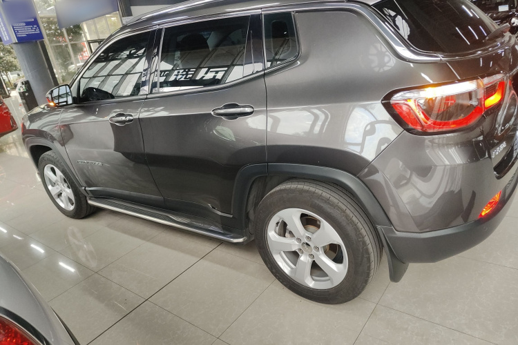 Jeep 指南者 2017款 200T 自动家享版车身外观4