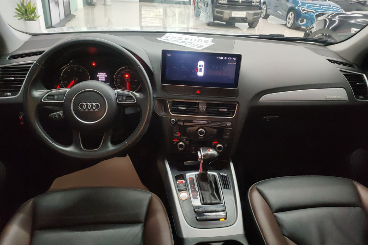 奥迪Q5 2017款 Plus 40 TFSI 技术型中控内饰12
