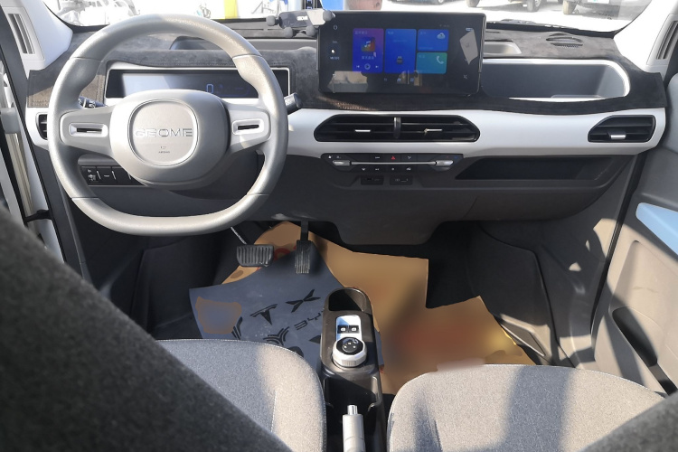 吉利银河 2024款 熊猫mini 200km 耐力熊中控内饰12