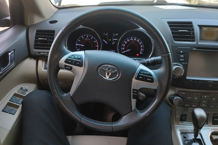 丰田 汉兰达 2012款 2.7L 两驱7座豪华版局部细节13