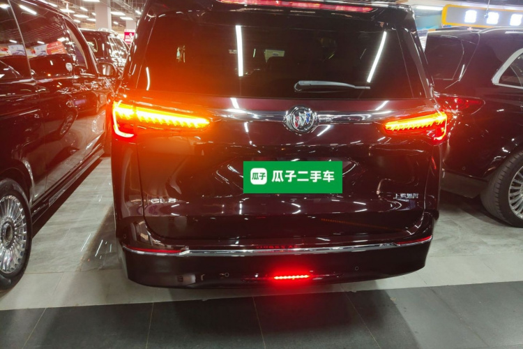 别克GL8 2022款 Avenir艾维亚 七座亲礼版车身外观6