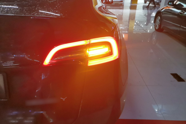 特斯拉 Model Y 2021款 标准续航后驱版车身外观6006