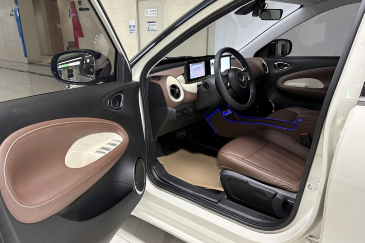 五菱汽车 五菱缤果 2023款 333km 悦享+款中控内饰7009