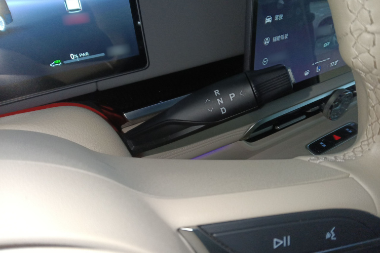 岚图汽车 岚图梦想家 2025款 PHEV 四驱旗舰乾崑版局部细节18